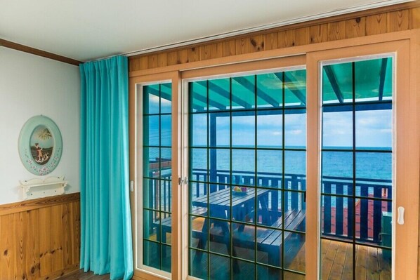 Room (Cheongsora) | Individually decorated, individually furnished, free WiFi, bed sheets