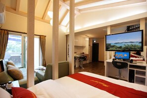 Room (B201) | Individually decorated, individually furnished, free WiFi, bed sheets - Tongyoung Beach castle pension (Tongyeong)