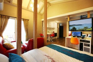 Room (C301)