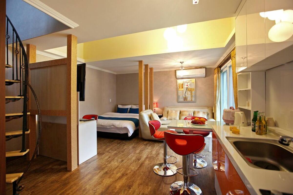 Room (B101)