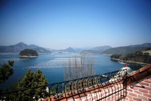 Exterior - Tongyoung Beach castle pension (Tongyeong)