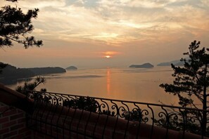 Exterior - Tongyoung Beach castle pension (Tongyeong)