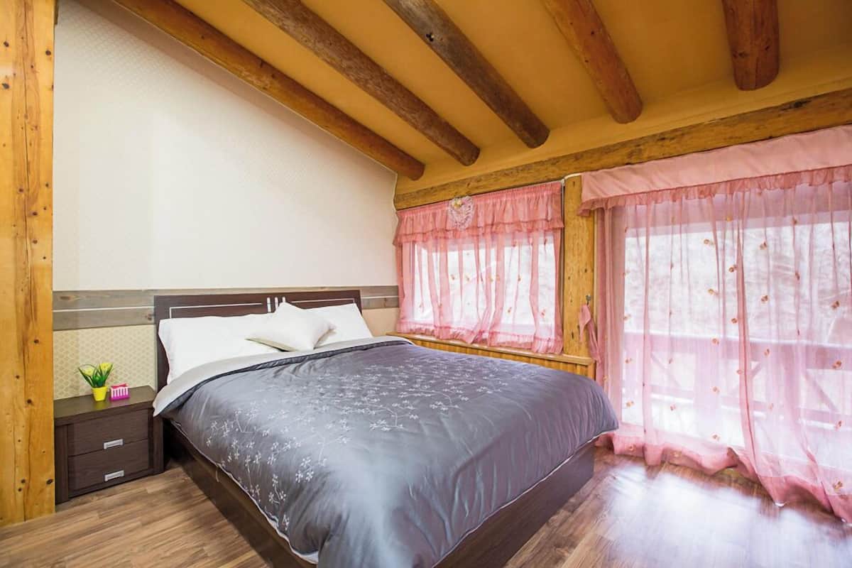 Habitación (Hyangnamu) | 1 habitación, muebles diferentes, wifi gratis y ropa de cama