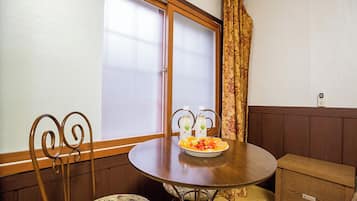 1 chambre, ameublement personnalisé, Wi-Fi gratuit, draps fournis