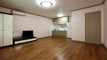 Room (102) | Individually furnished, free WiFi, bed sheets