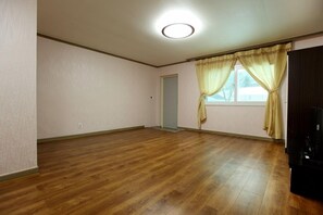 Camera (102) | Con arredamento individuale, Wi-Fi gratuito, lenzuola