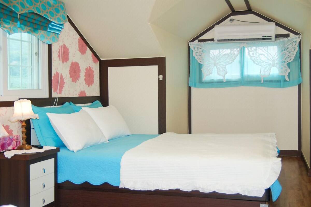 Room (Eunhasoo room) | WiFi (free), individually decorated, bed sheets