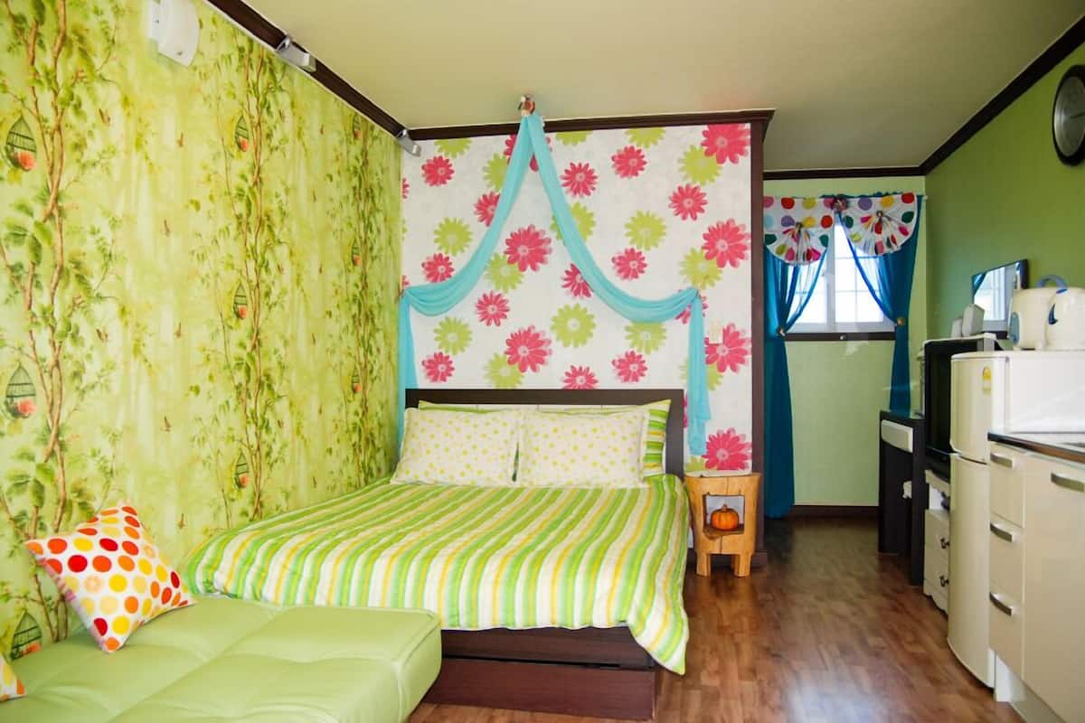Room (Dalbang) | WiFi (free), individually decorated, bed sheets