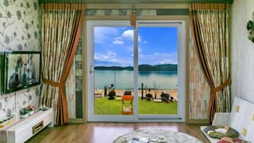 Room (Sea (2nd floor)) | Individually furnished, free WiFi, bed sheets