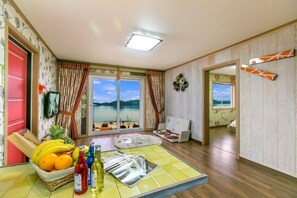 Room (Sea (2nd floor)) | Individually furnished, free WiFi, bed sheets