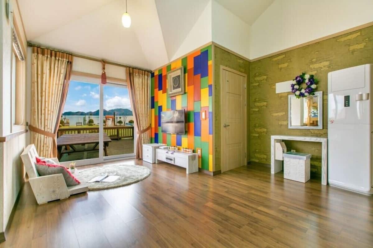 Room (Gaetbeol) | Individually furnished, free WiFi, bed sheets