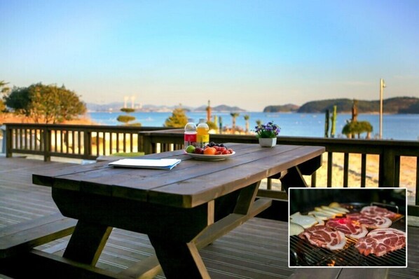 Room (Sseolmul) | Individually furnished, free WiFi, bed sheets - Ilmare Pension (Namhae)