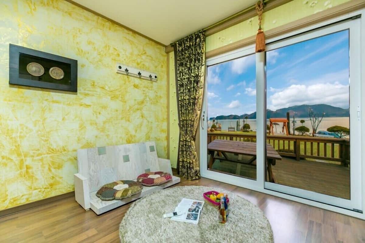 Room (Sseolmul) | WiFi (free), individually furnished, bed sheets