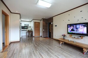 Room (Geumgang) | Free WiFi, bed sheets - Yeoul Pension (Yangpyeong)