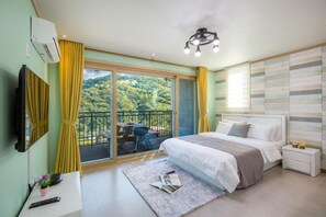 Room (B-dong 101) | Individually decorated, individually furnished, free WiFi, bed sheets - Sosul Pension (Dongducheon)