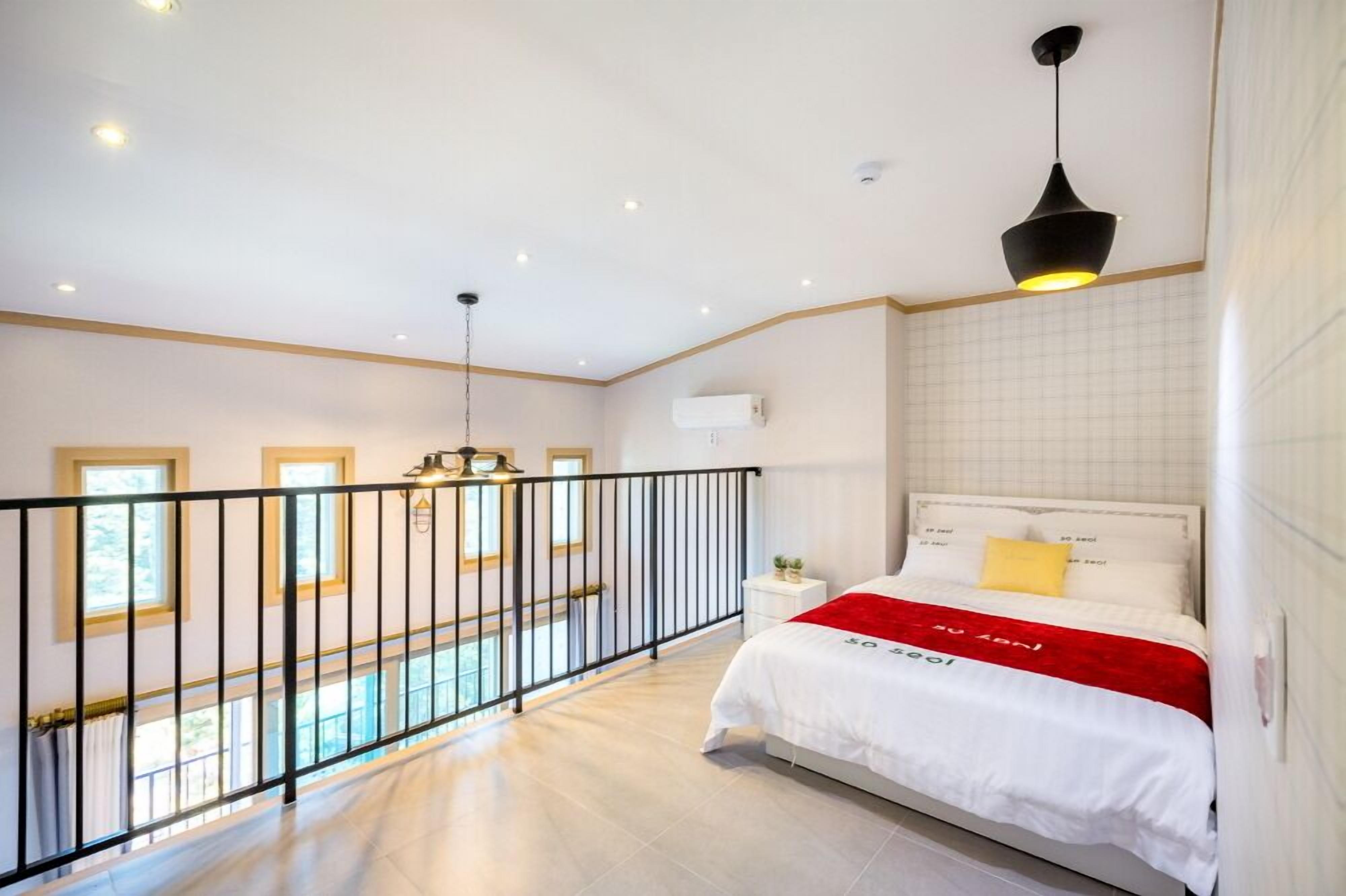 Room (B-dong 202) | Individually decorated, individually furnished, free WiFi, bed sheets