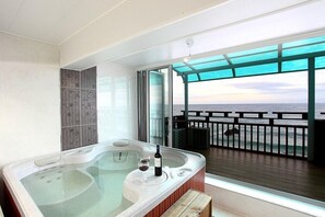 각각 다른 스타일의 인테리어, 각각 다르게 가구 비치, 무료 WiFi, 침대 시트