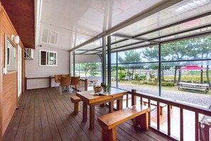 Individually decorated, individually furnished, free WiFi, bed sheets - Sonamu Pension (Pohang)
