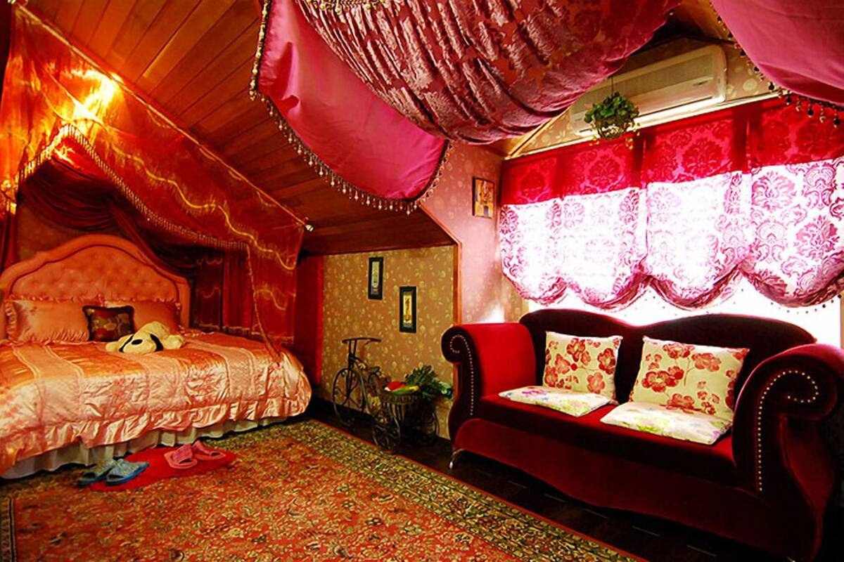 Room (Ruby) | Free WiFi, bed sheets