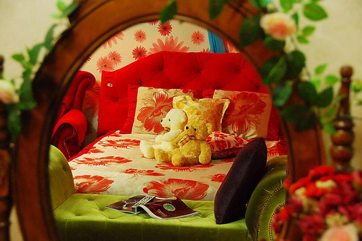 Room (Crystal A)