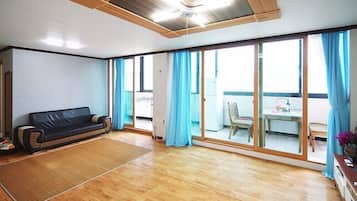 Room (Byulmuri 202) | Individually decorated, individually furnished, free WiFi, bed sheets