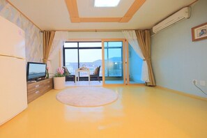 각각 다른 스타일의 인테리어, 각각 다르게 가구 비치, 무료 WiFi, 침대 시트