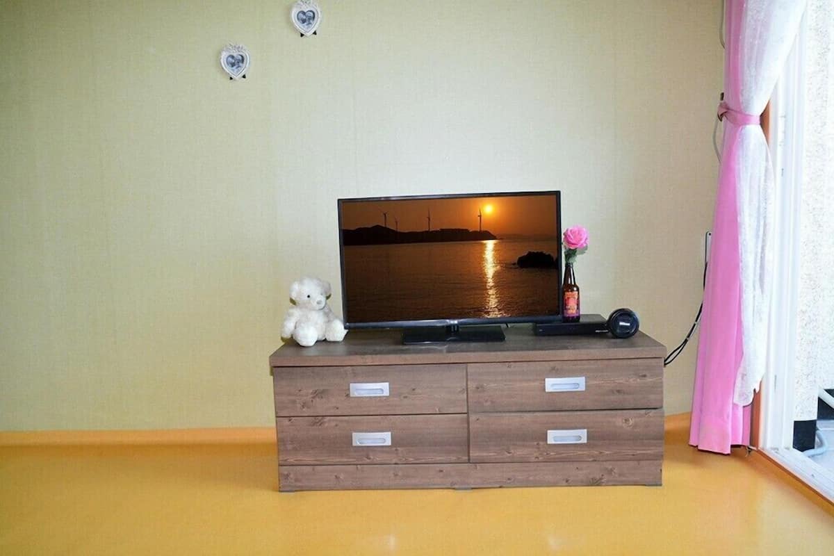 Decoración personalizada, muebles diferentes y wifi gratis