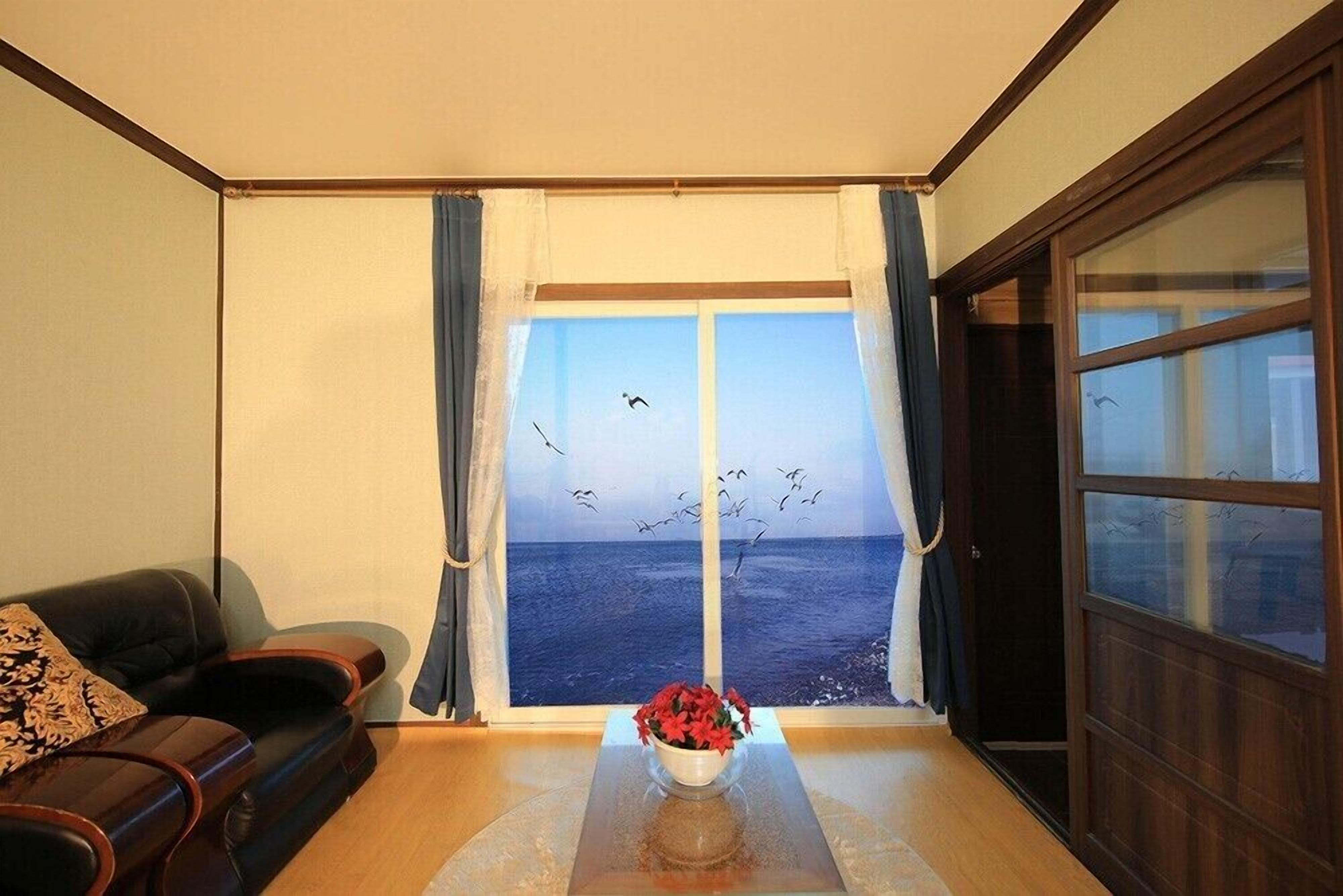 Room (Byulmuri 101) | Individually decorated, individually furnished, free WiFi, bed sheets