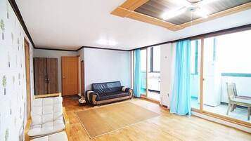 Room (Byulmuri 202) | Individually decorated, individually furnished, free WiFi, bed sheets