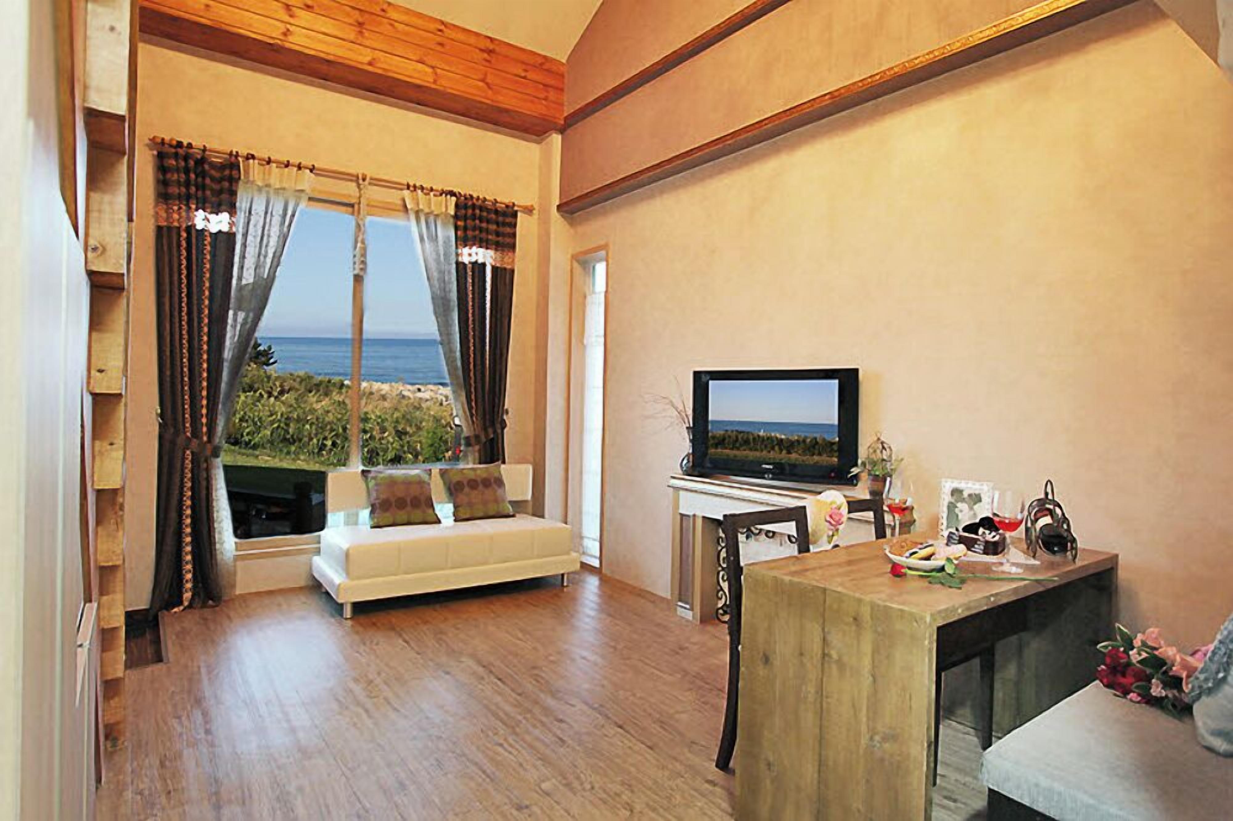 Room (Gureumbalchi) | Individually decorated, individually furnished, free WiFi, bed sheets