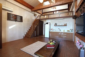Room (Yesodam) | Individually decorated, individually furnished, free WiFi, bed sheets - Hanuel Bada Pension (Pohang)