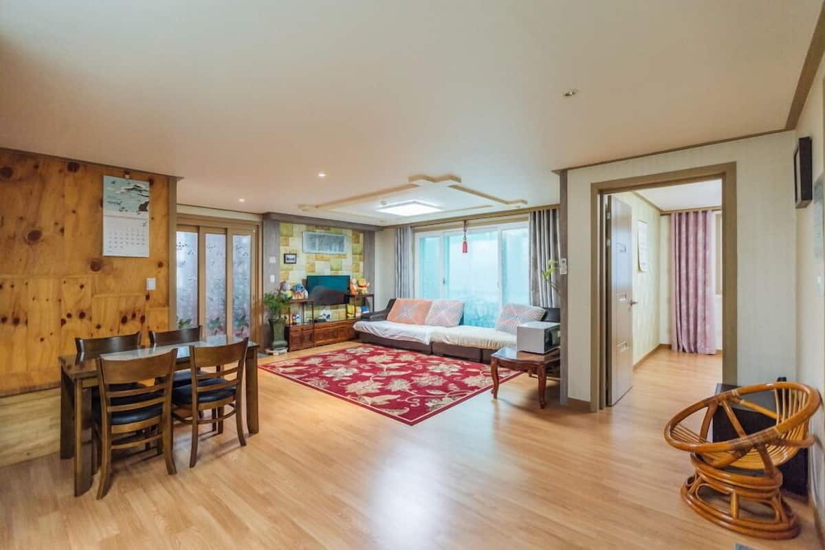 Camera (Whole 1st floor) | Con stile personalizzato, con arredamento individuale, Wi-Fi gratuito