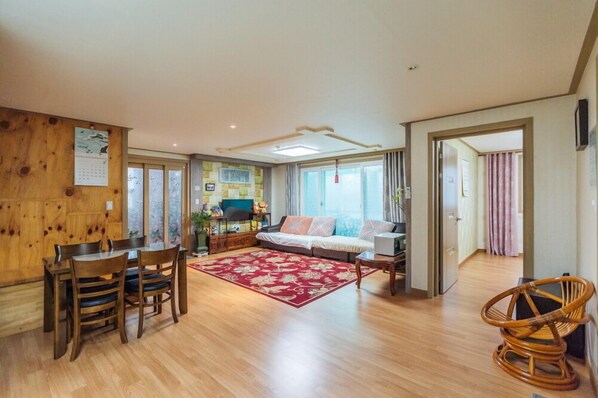 Individually decorated, individually furnished, free WiFi, bed sheets - Joongwon Pension (Ansan)