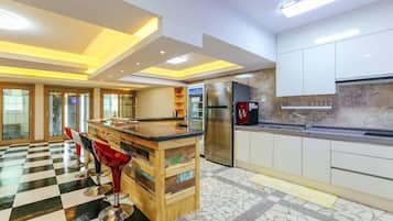 Decoración personalizada, muebles diferentes y wifi gratis