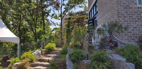 Exterior. Sun and moon pension