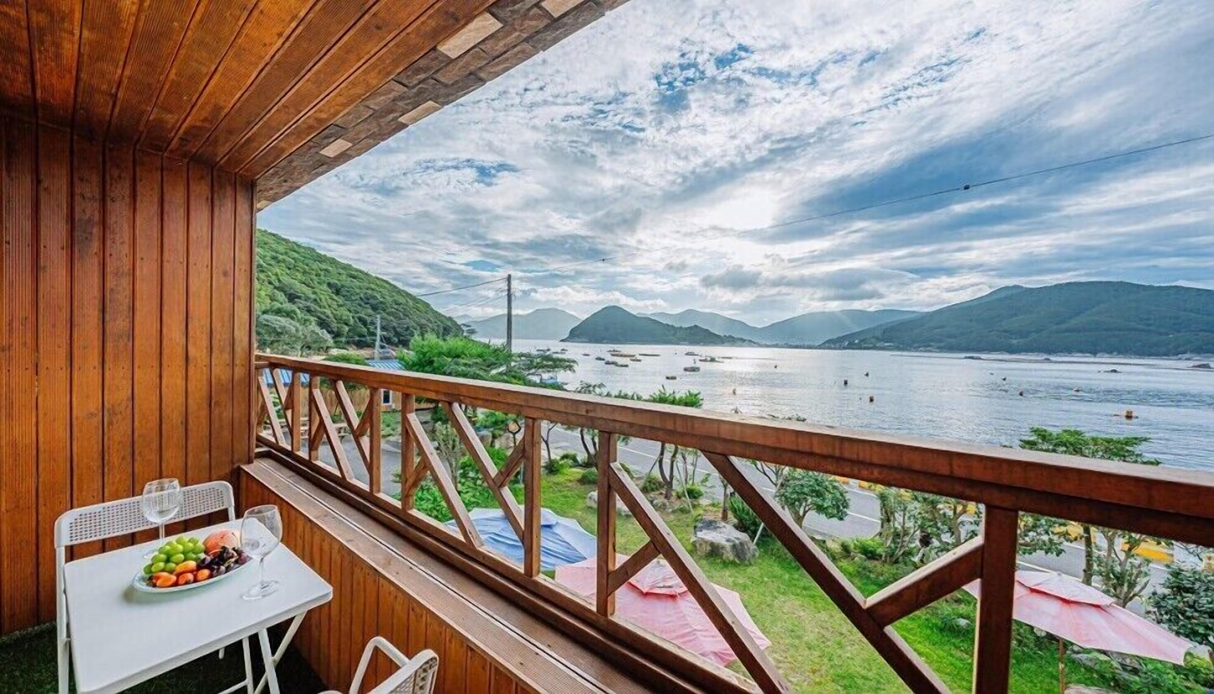 Room (203) | Individually decorated, individually furnished, free WiFi, bed sheets