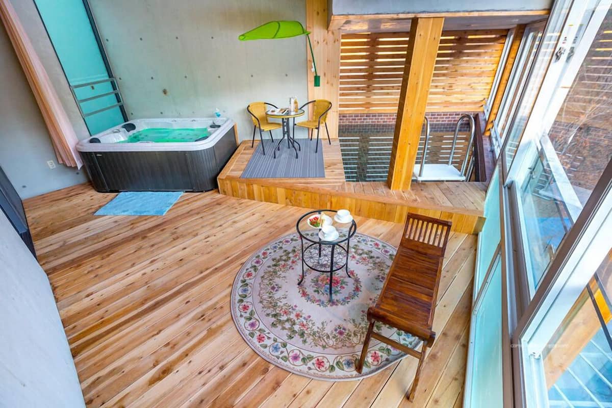 Room (401 Pool villa) | Free WiFi, individually decorated, individually furnished, bed sheets