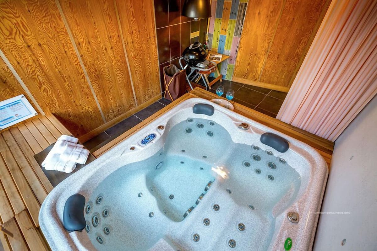 Habitación (102 Jet Spa) | Decoración personalizada, muebles diferentes y wifi gratis
