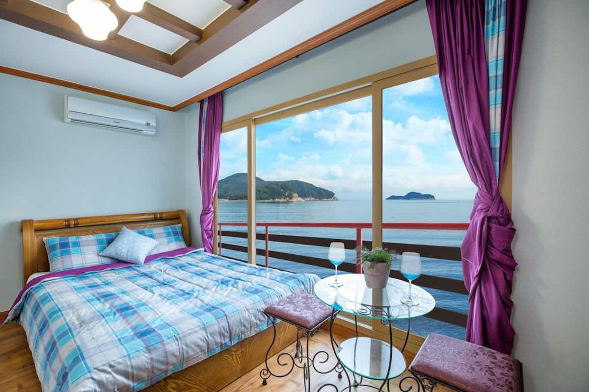 Room (202) | Individually decorated, individually furnished, free WiFi, bed sheets