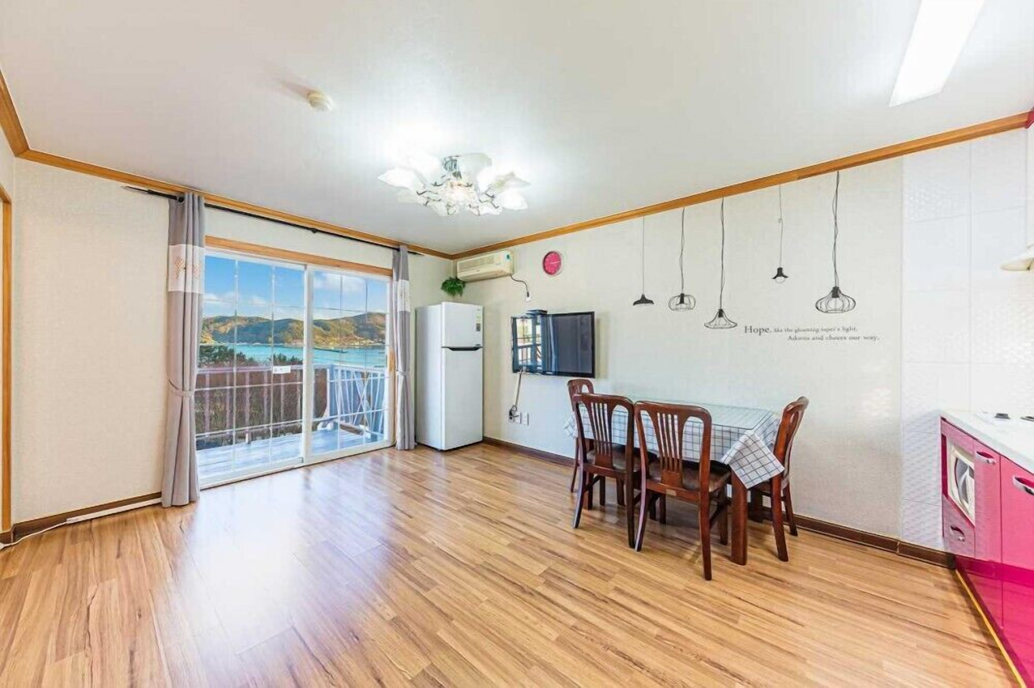 Camera (Meoru) | Con stile personalizzato, con arredamento individuale, Wi-Fi gratuito