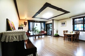 Room (Family B) | Individually decorated, individually furnished, free WiFi, bed sheets