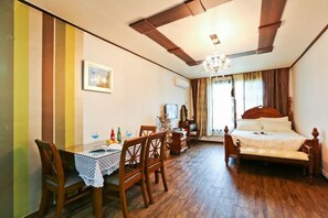 Room (Kkottteul B) | Individually decorated, individually furnished, free WiFi, bed sheets