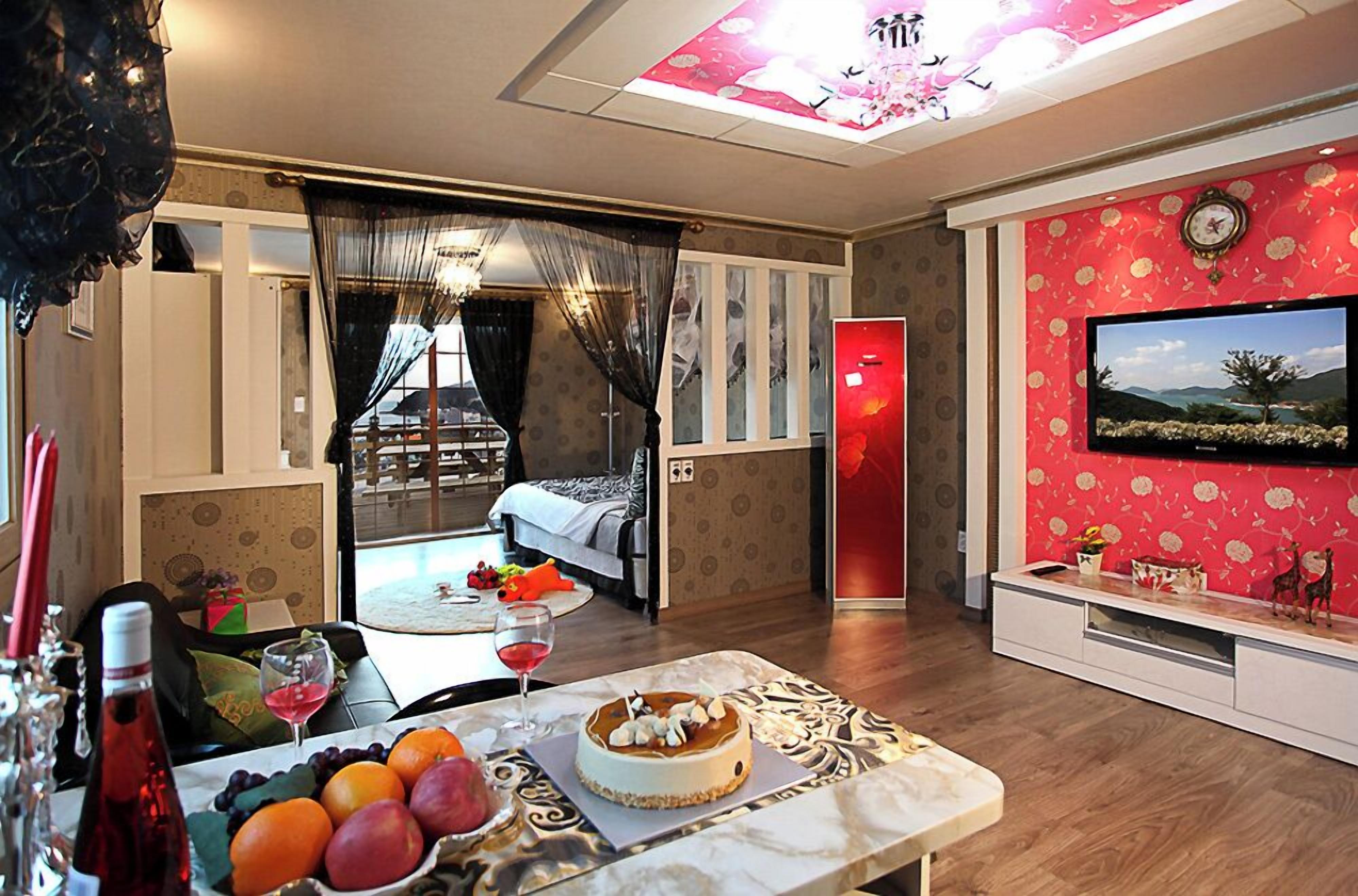 Habitación (Bonghwang dream) | Wifi gratis, decoración personalizada y muebles diferentes 