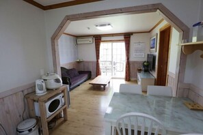 Huone (Black pearl (Family room)) | Yksilöllisesti sisustettu, yksilöllisesti kalustettu, ilmainen Wi-Fi