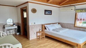 Room (Beach) | Individually decorated, individually furnished, free WiFi, bed sheets - Haemaru pension (Geoje)