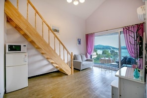 Room (Mulsaemal) | Individually decorated, individually furnished, free WiFi, bed sheets - Lake bay Pension (Gapyeong)