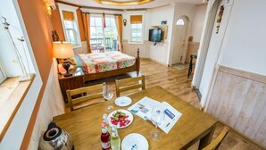 Free WiFi, individually decorated, individually furnished, bed sheets - Didimdol Pension (Geoje)