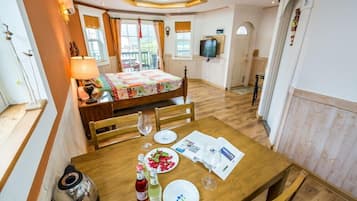 Room (Olgeo) | Individually decorated, individually furnished, free WiFi, bed sheets