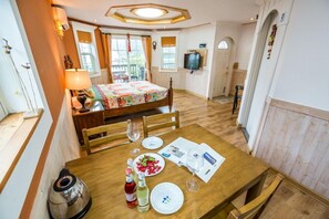 Habitación (Olgeo) | Decoración individual, mobiliario individual, wifi gratis y ropa de cama