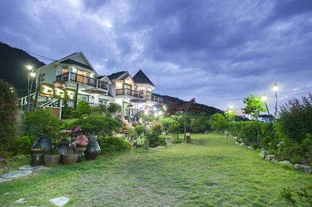 Exterior. Didimdol Pension